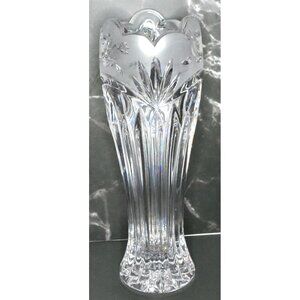 Oneida Crystal Southern Garden 7 Inch High Flower Bud Vase Room Accent Decor
